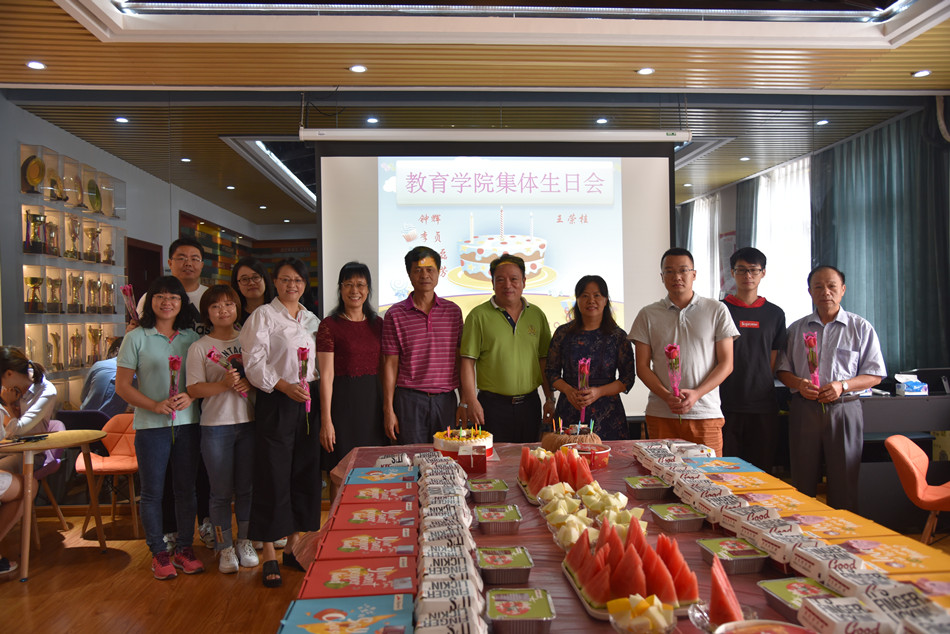 威廉希尔足球官网工会举办2019年第四季度教职工集体生日会.jpg